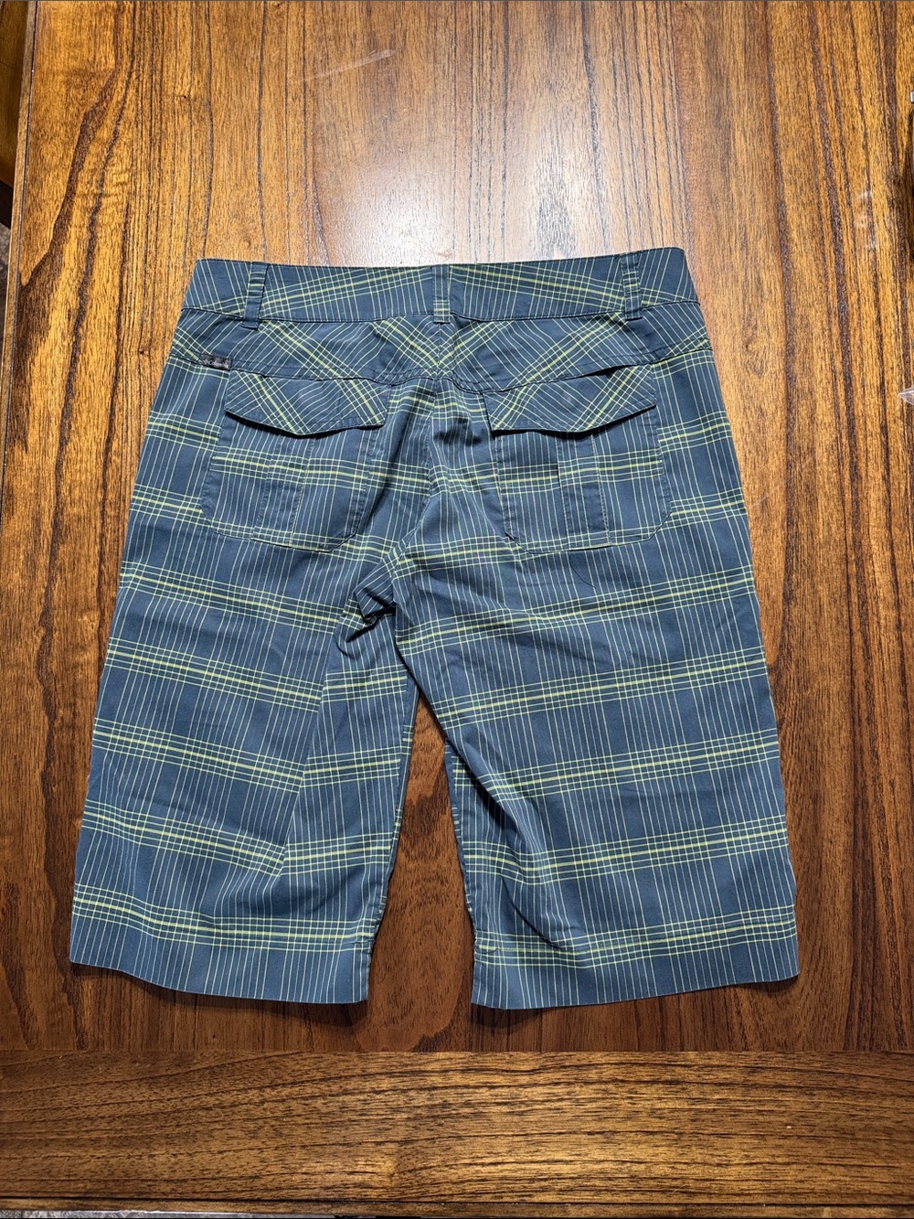Women’s Columbia Golf Shorts Size 8 - Picture 2 of 3